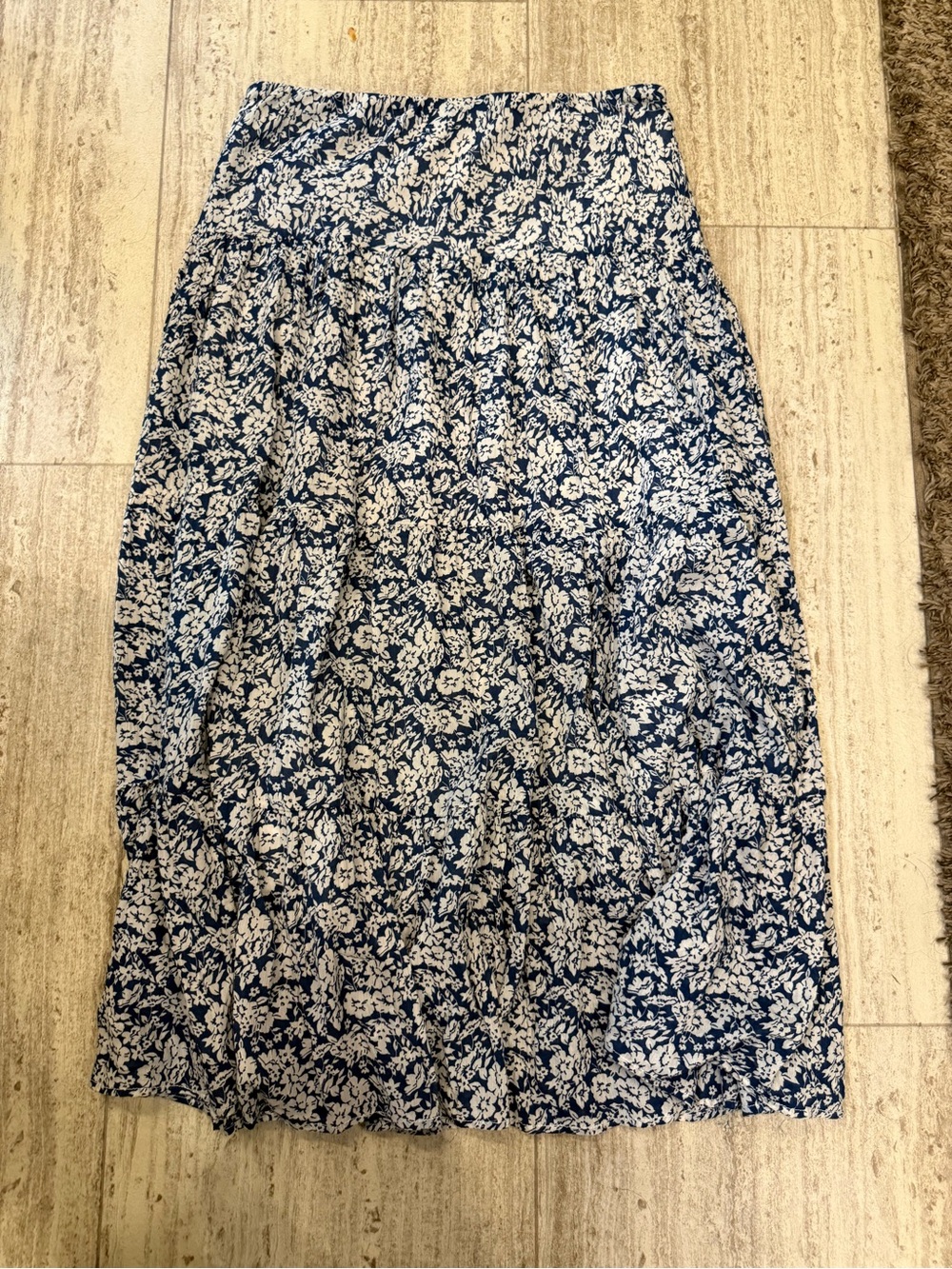 Chaps Floral Midi Skirt in Blue & White Size Medium